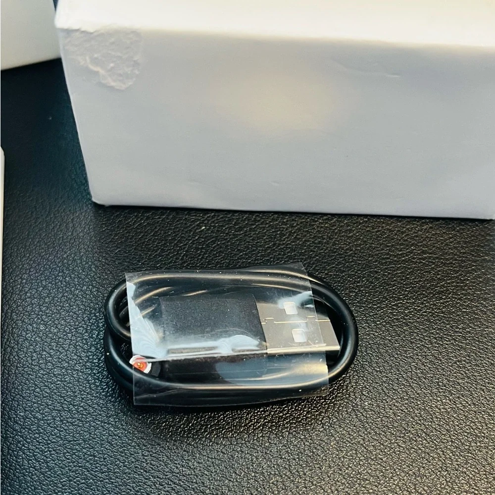 Black Smart Ring - size 8. Comes With Instructions and Charging Cord.